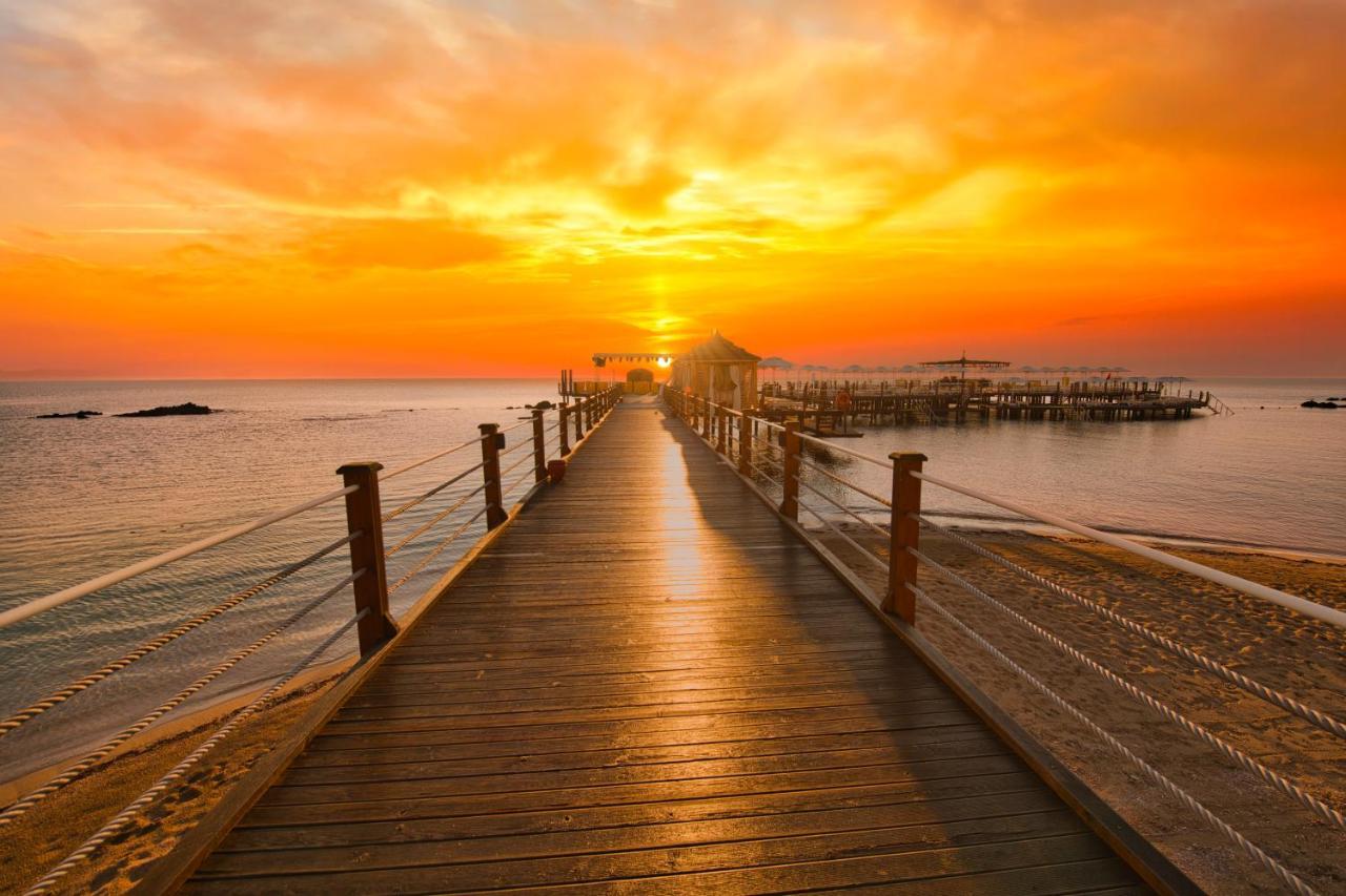Salamis Bay Conti Resort Hotel & Casino Famagusta  Exterior photo Sunset at the pier