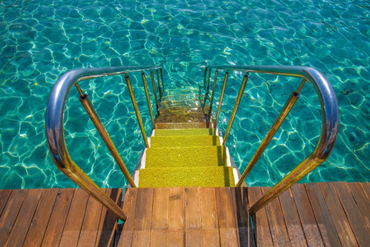 Salamis Bay Conti Resort Hotel & Casino Famagusta  Exterior photo A pool ladder